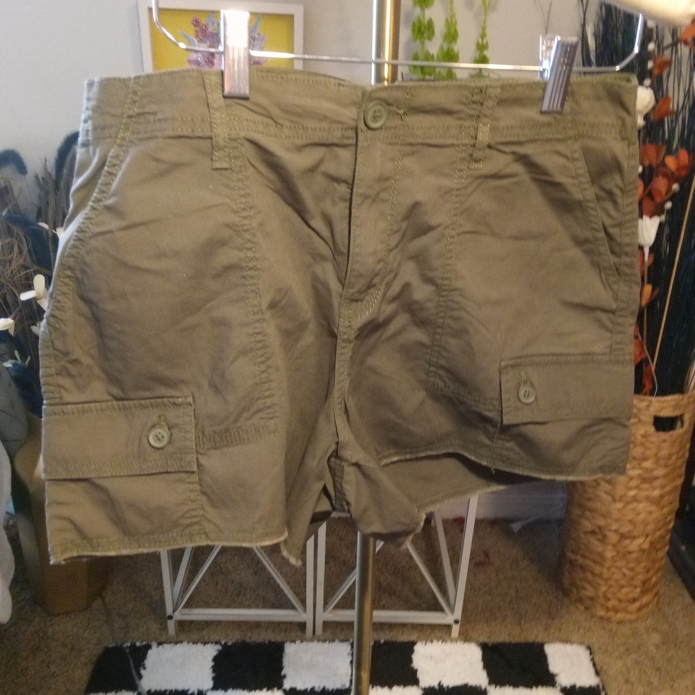 a.n.a Dark Green Mid-Rise Shorts